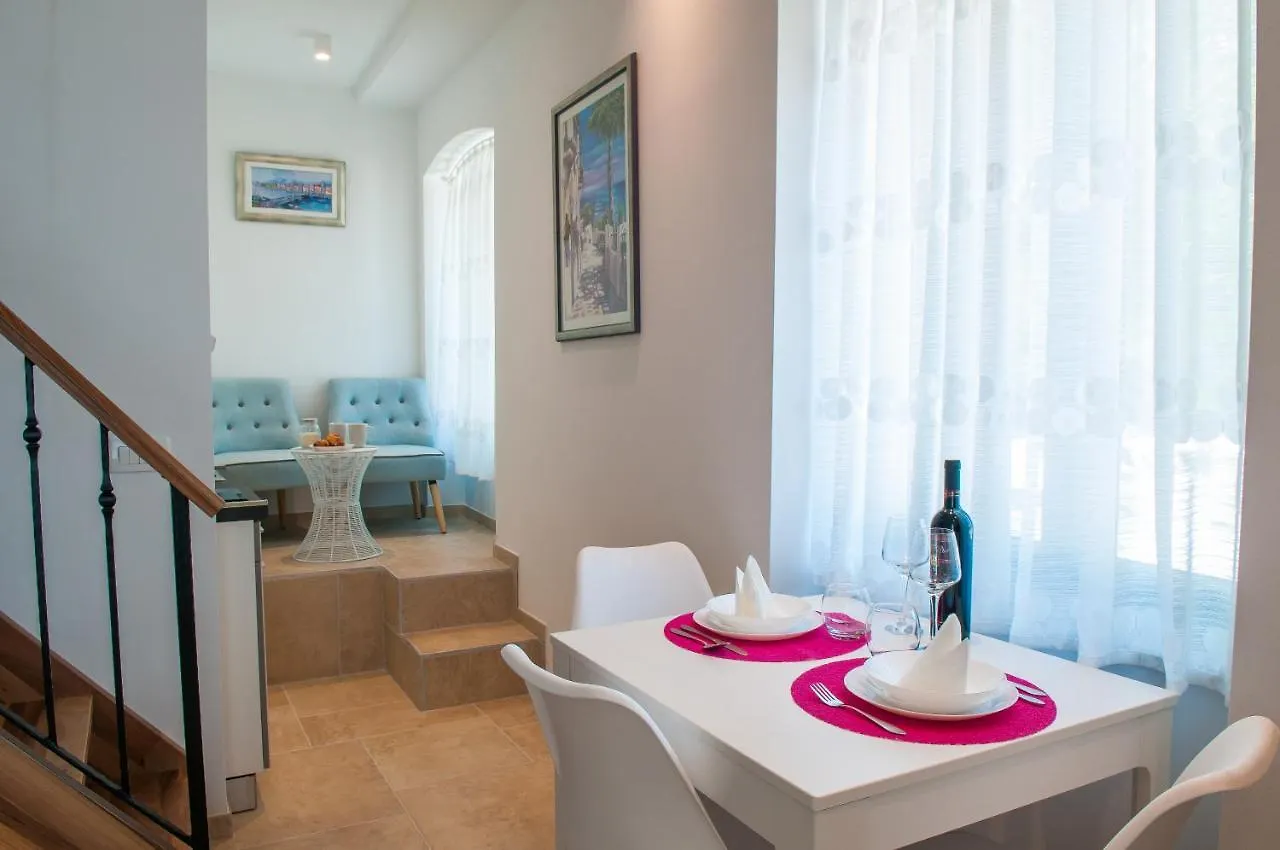 Bazzar Apartments  Trogir